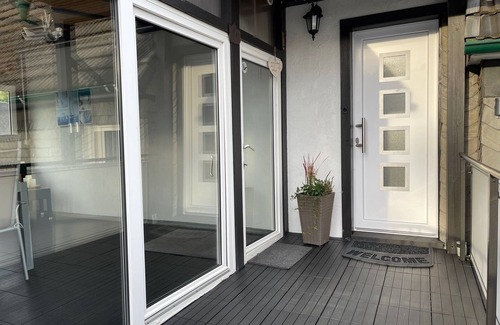 Fleckenberg Apartment | Apartment 'Blum' with Private Terrace, Private Garden and Wi-Fi