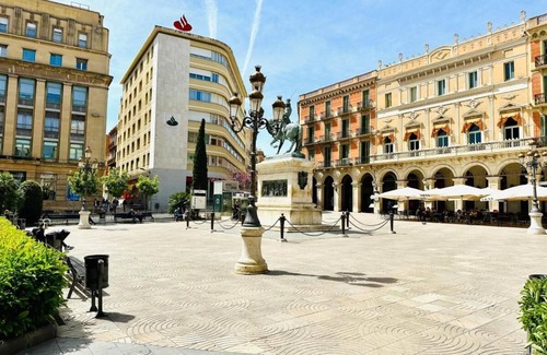 Reus Apartment | Apartment 'Book Duplex Reus' with Private Terrace, Wi-Fi and Air Conditioning
