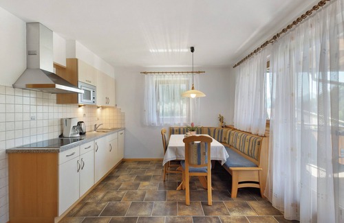 Racines Apartment | Apartment 'Buche' with Mountain View, Private Garden and Wi-Fi
