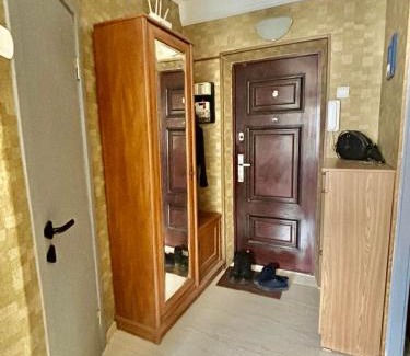Dniprovs'kyi District Apartment | Apartment Budivelnykiv 22/11