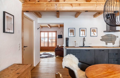Sankt Anton am Arlberg Apartment | Apartment 'Chalet Flocke Murmeltier' with Mountain View, Shared Terrace and Wi-Fi
