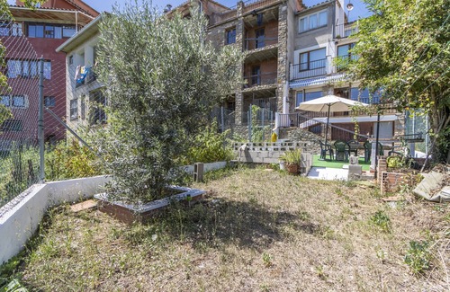 Borreda Apartment | Apartment 'Cal Confianza' with Mountain View, Private Garden and Wi-Fi