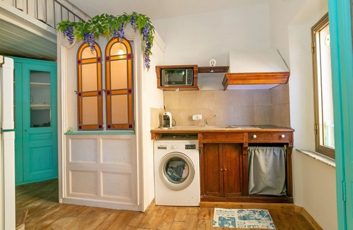 Piombino Apartment | Apartment Casa del Pescatore with Sea View, Air Conditioning and Wi-Fi