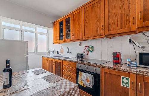 Cova da Piedade Apartment | Apartment 'Casa Do Pedro - Lisbon South Bay' with Private Garden and Wi-Fi
