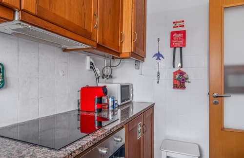 Cova da Piedade Apartment | Apartment 'Casa Do Pedro - Lisbon South Bay' with Private Garden and Wi-Fi
