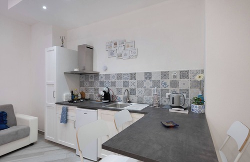 Quartieri Spagnoli Apartment | Apartment 'Casa Giulia' with Wi-Fi and Air Conditioning