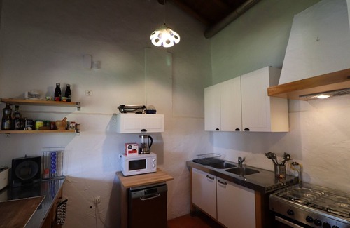 Silves Apartment | Apartment 'Casa Azul' with Mountain View, Shared Pool and Wi-Fi