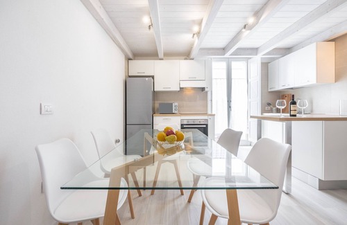Calasetta Apartment | Apartment 'Casa Vacanze Riflessi Sul Mare' with Balcony, Wi-Fi and Air Conditioning