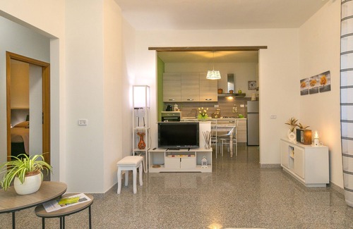Volterra Apartment | Apartment 'Casa Vacanze Podere San Giusto' with Private Terrace, Private Garden and Wi-Fi