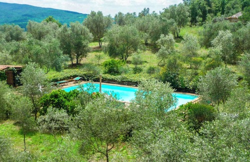 Murlo Apartment | Apartment 'Casa Verde A Murlo' with Shared Pool, Wi-Fi, and Air Conditioning