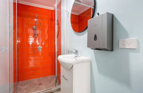 Parramatta Park Apartment | Apartment Centrally Located in the CBD. Shopping Centre is right across the road