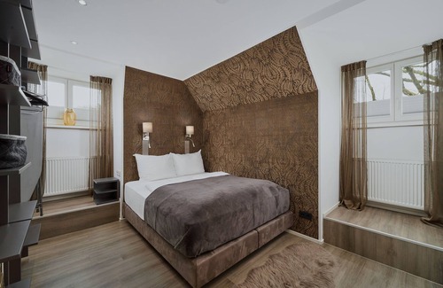 Loretto Apartment | Apartment, central, 2 bedrooms, living area with kitchen and sofa bed