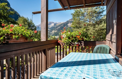 Canazei Apartment | Apartment "Cesa Soramurat 3" with Mountain View, Balcony and Shared Garden