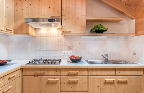 La Villa Apartment | Apartment 'Ciasa Alfred' with Mountain View, Wi-Fi & Balcony
