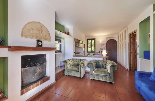 Lierna Apartment | Apartment 'Claudias Flat' with Shared Pool, Balcony and Wi-Fi
