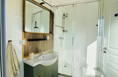 Neuilly-Plaisance Apartment | Apartment close to Paris and Disneyland, with large terrace