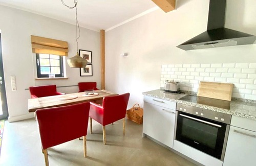 Presen Apartment | Apartment close to the beach on two levels, 2 bedrooms, en suite bathrooms, terrace, small garden