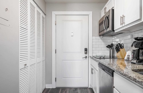 Chatham-Arch Apartment | Apartment close to Lucas Oil Stadiom
