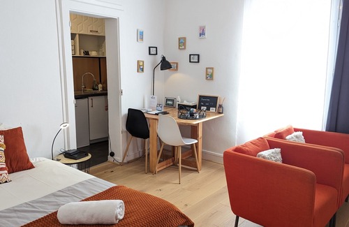Saint-Serge Apartment | Apartment-Comfort-Ensuite with Bath-Courtyard view