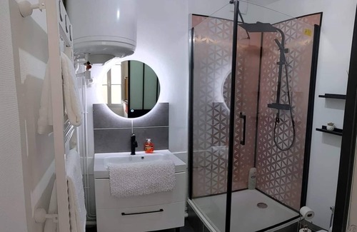 Saint-Serge Apartment | Apartment-Comfort-Ensuite with Bath-Courtyard view