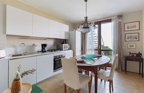 Albisano Apartment | Apartment 'Corbei' with Lake View, Shared Terrace and Wi-Fi
