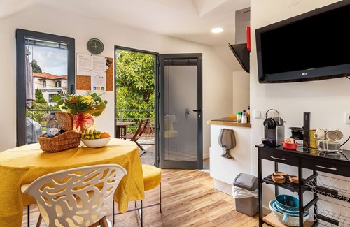 Ponta Delgada Apartment | Apartment 'Cork House - Fernandes Cottage' with Sea Views, Wi-Fi and Air Conditioning