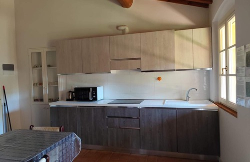 Donoratico Apartment | Apartment 'Daria' with Shared Garden and Wi-Fi