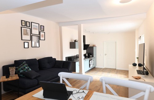 Heppenheim Apartment | Apartment 'Das Schiefe Haus Whg Festspiele' with Wi-Fi