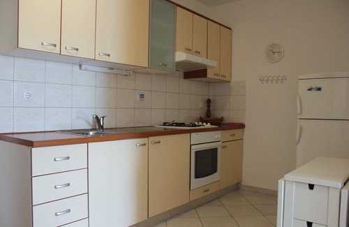 Mali Iz Apartment | Apartment Davor - 20m from sea : A3(6) - Mali Iz (Island Iz), Zadar riviera, Croatia