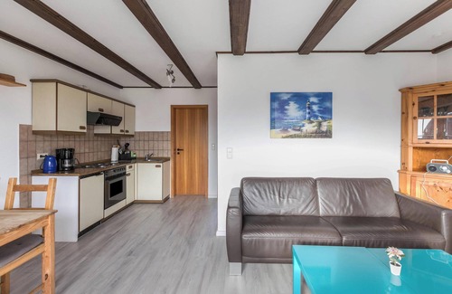 Friedrichskoog-Spitze Apartment | Apartment 'Nordseeperle' with Private Terrace and Shared Garden