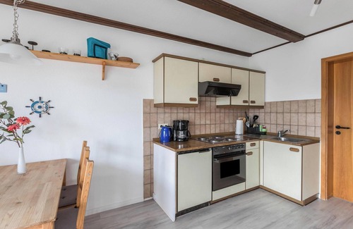 Friedrichskoog-Spitze Apartment | Apartment 'Nordseeperle' with Private Terrace and Shared Garden