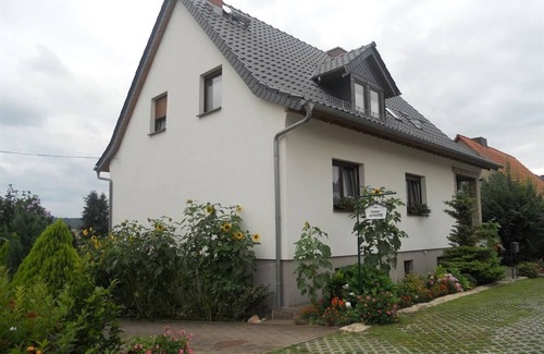 Laucha an der Unstrut Apartment | Apartment/apartment, shower, WC - Guest house under the vineyards