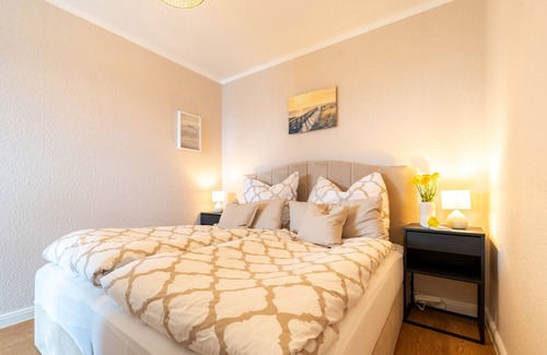Cappel-Neufeld Apartment | Apartment 'Küstenperle' with Balcony and Wi-Fi