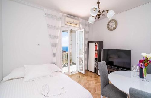Gornji Kono Apartment | Apartment Debos - One-Bedroom Apartment with Balcony and Sea View