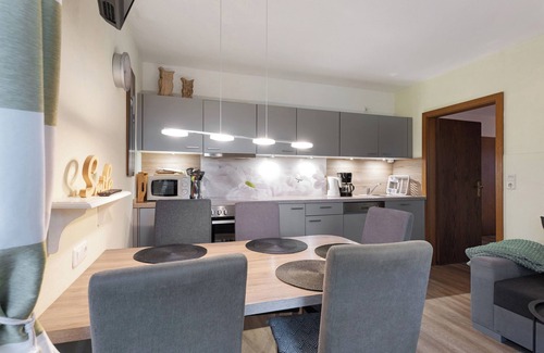 Hedwigenkoog Apartment | Apartment 'Deichblick 2' with Shared Garden and Balcony