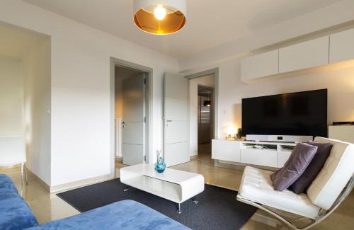 Caslano Apartment | Apartment Design - Terrazzo, vista lago mozzafiato