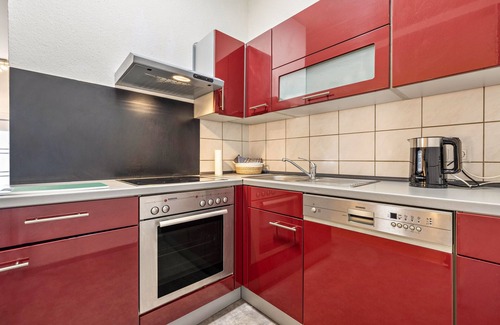 Region Hannover District Apartment | Apartment 'Dini's Ferienwohnung' with Shared Pool