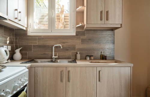 Leivathos Apartment | Apartment 'Dioni' with Sea View, Wi-Fi and Air Conditioning