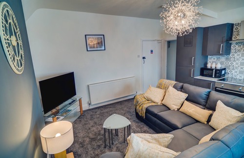 Colwyn Bay Apartment | Apartment Double Ensuite with Shower & Sea View at Beachmount Holiday Apartments