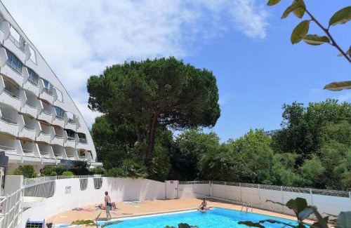 Le Couchant Apartment | Apartment du Parc II-8 by Interhome