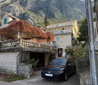Dobrota Apartment | Apartment Dudic on the seashore with private beach and free parking