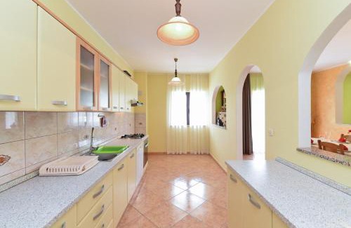 Kastelir-Labinci Apartment | Apartment Dvori with pool