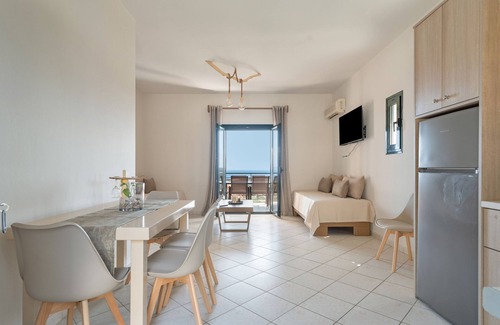 Leivathos Apartment | Apartment 'Dylia - Two-Bedroom' with Sea View, Wi-Fi and Air Conditioning