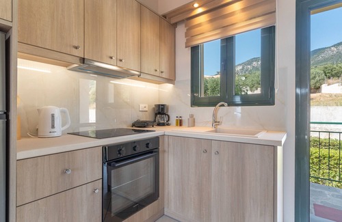 Leivathos Apartment | Apartment 'Dylia - Two-Bedroom' with Sea View, Wi-Fi and Air Conditioning