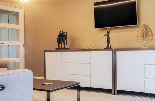 Pagham Cottage | Apartment Eight at Barton Manor - UK39563