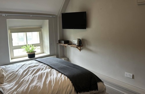Easton on the Hill Apartment | Apartment-Ensuite W/Shower