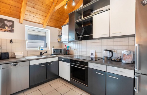 Huefingen Apartment | Apartment 'Erholung Am See' with Lake View, Private Terrace and Wi-Fi