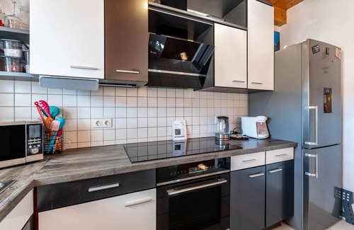 Huefingen Apartment | Apartment 'Erholung Am See' with Lake View, Private Terrace and Wi-Fi