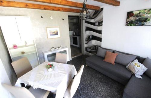 Basanija Apartment | Apartment Estera