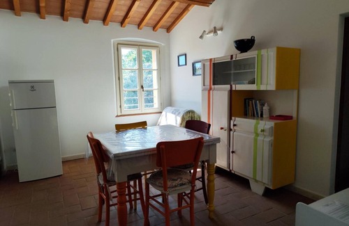 Donoratico Apartment | Apartment 'Evelina' with Shared Garden and Wi-Fi